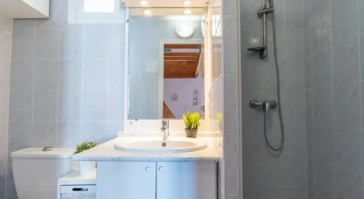 Desain kamar mandi minimalis 2x2 kloset jongkok