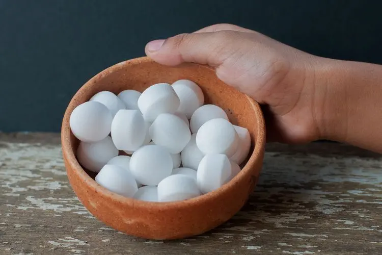 manfaat kapur barus untuk pakaian