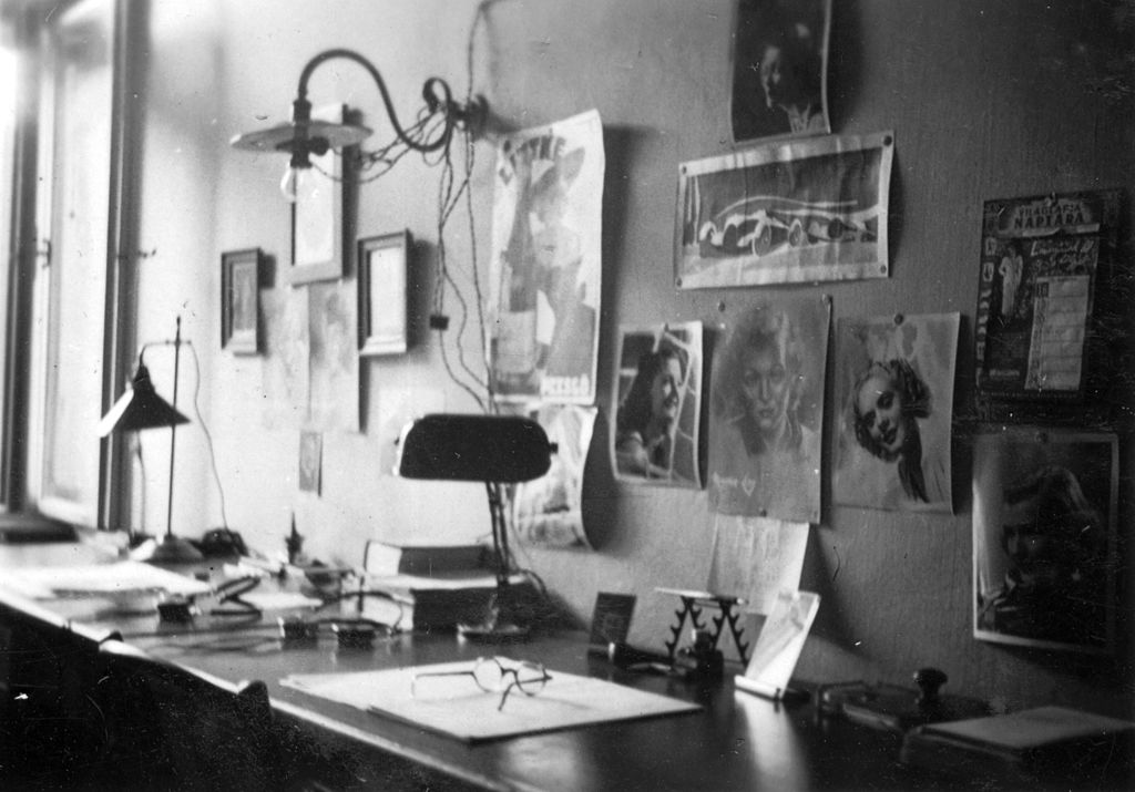 cara menempel poster tanpa merusak dinding