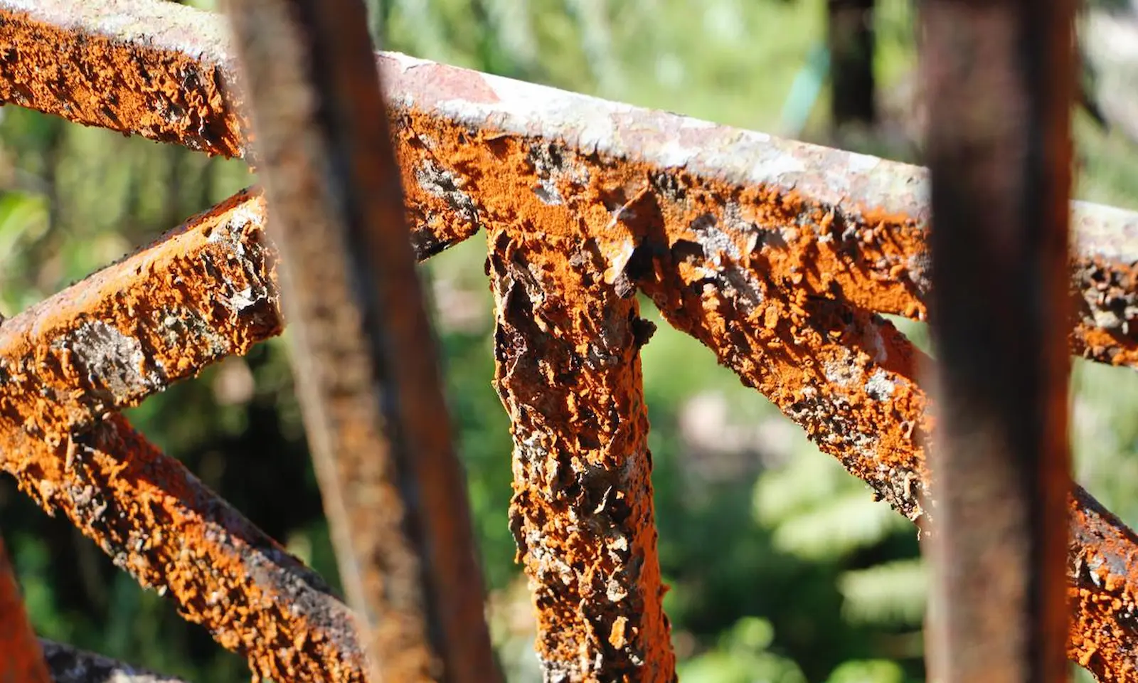 cara menghilangkan karat pada besi mesin dan perabotan