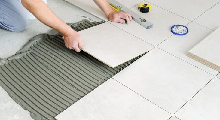 cara pasang keramik lantai